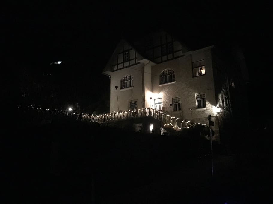 Villa Slowak 1918 bei Nacht
