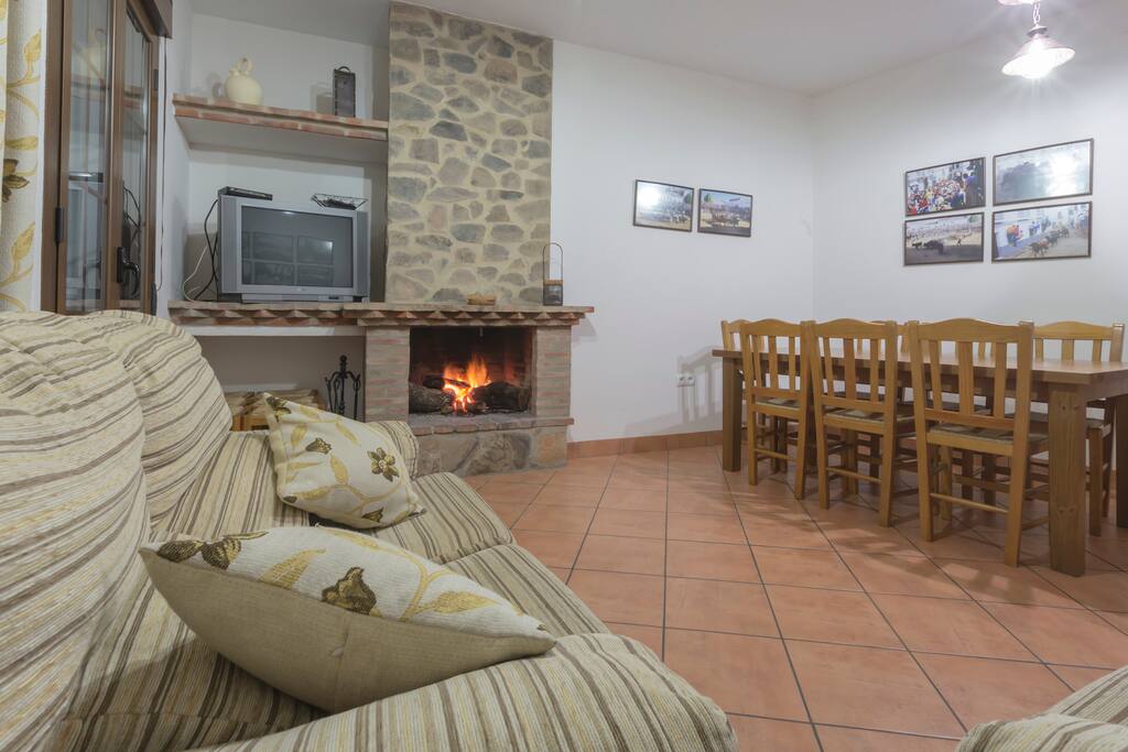 Salón con chimenea