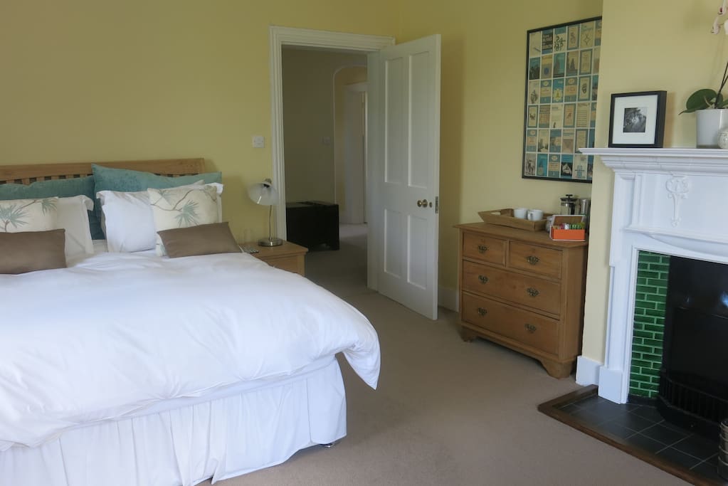 Kingsize bed, coffee/tea etc in the room