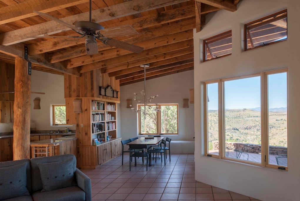 Open Floor Plan: Kitchen and Dining Area