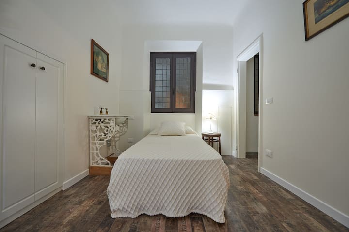 Četvrta spavaća soba: jedan krevet za jednu osobu