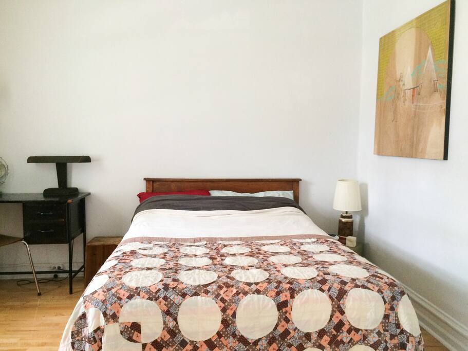 La nouvelle chambre à louer :) Nous venons tout juste de déménager donc elle sera surement encore mieux lors de votre arrivée !