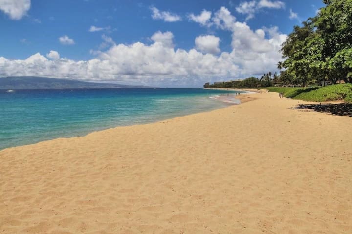 A 200, a 5 Star Best Golden Beach & Amazing Views gallery image 2