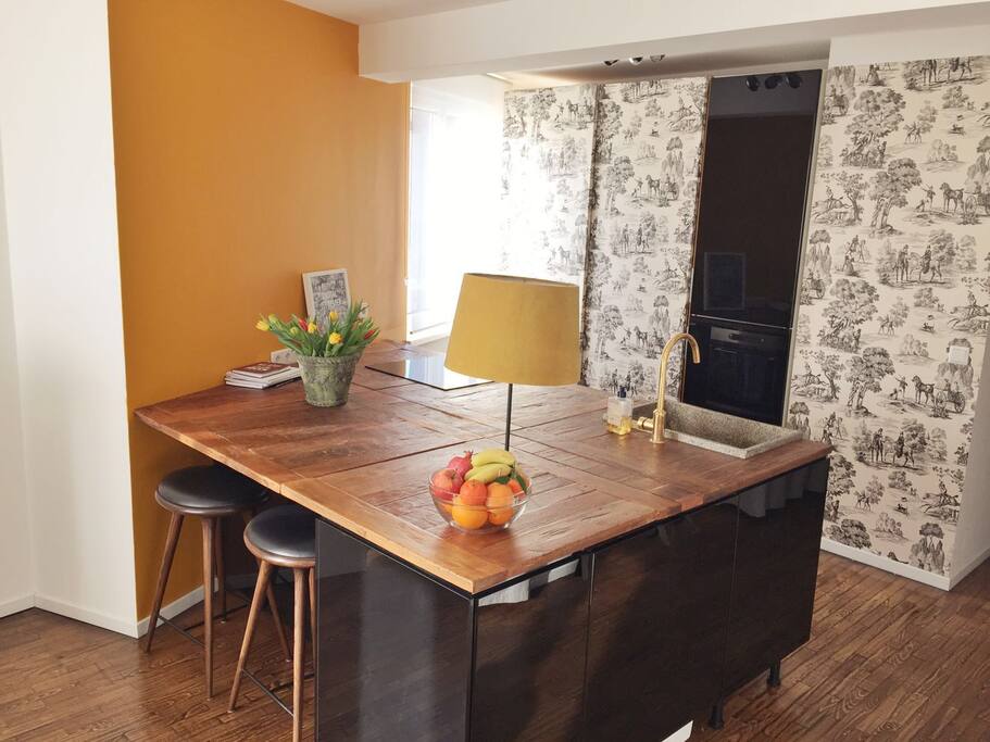 cook and chat - open kitchen with barfeatures all needed equipment