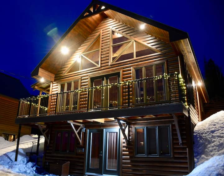 Mount Valin Vacation Rentals & Homes Le FjordduSaguenay Regional