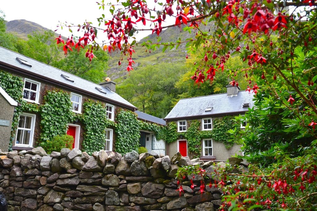Boathouse Cottages