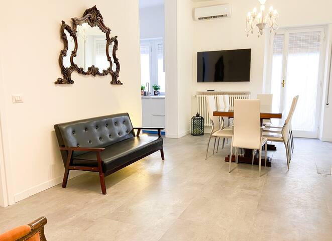 Trastevere: Exclusive 2 Apartments 8 Bedrooms gallery image 2