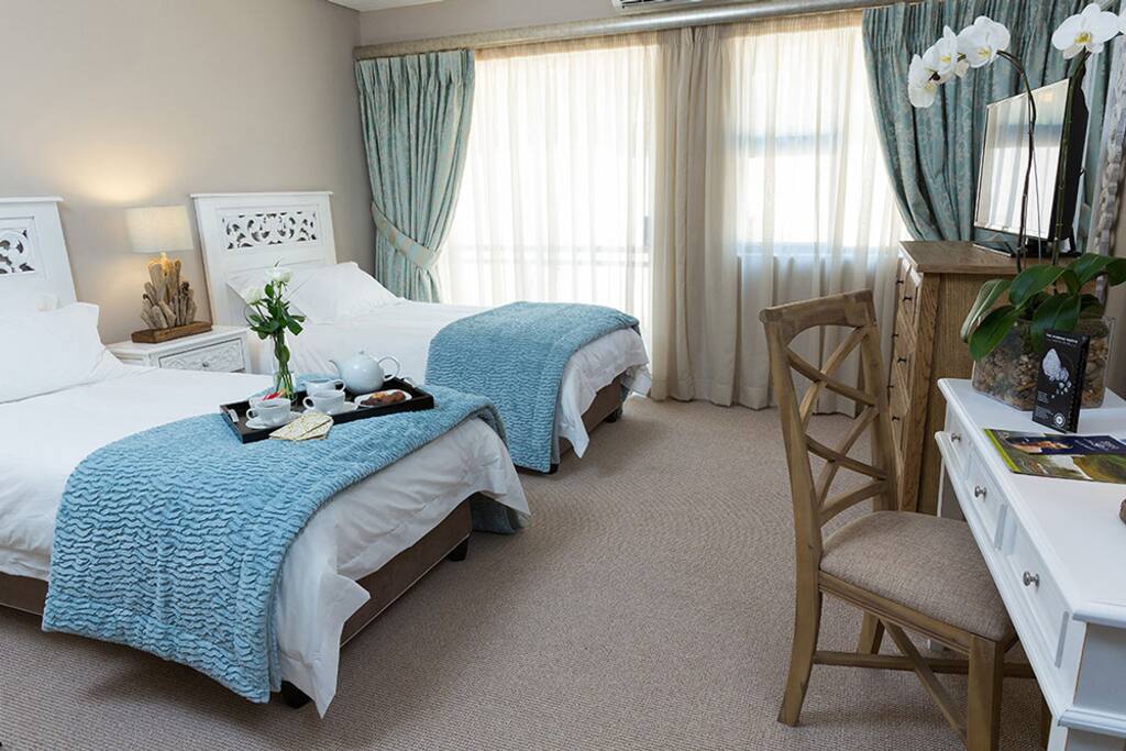 Double/Twin Bed Room