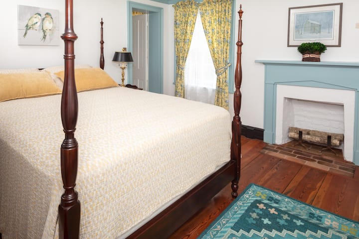 Bedroom (Queen) on 2nd floor with private bath