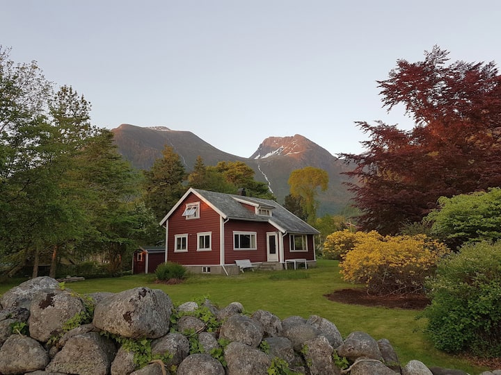 Charming cabin in Rosendal's majestic surroundings