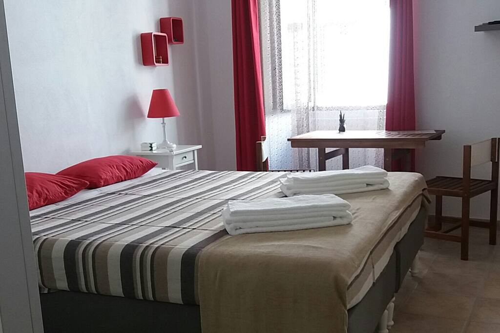 Welcome to the "red room" in the center of Faro