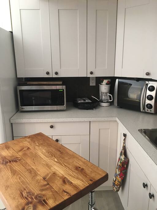 Kitchen with small movable island