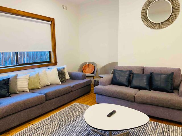 D127 St Albans Lodge 6 bedrooms sleeps 24 gallery image 4