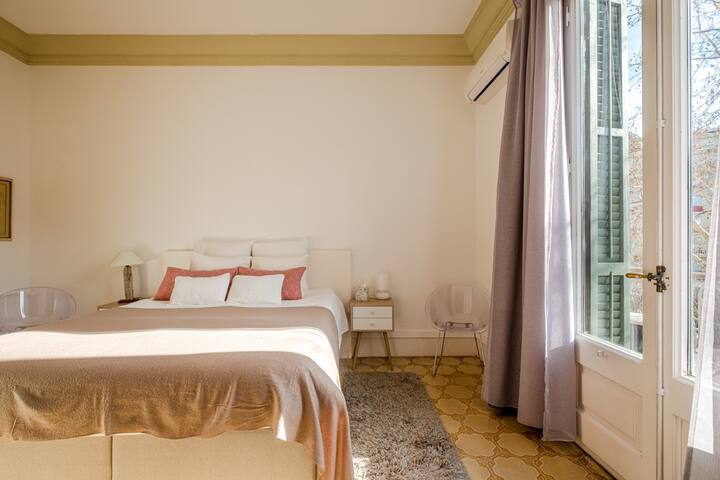 GREAT APARTMENT IN THE EIXAMPLE gallery image 2