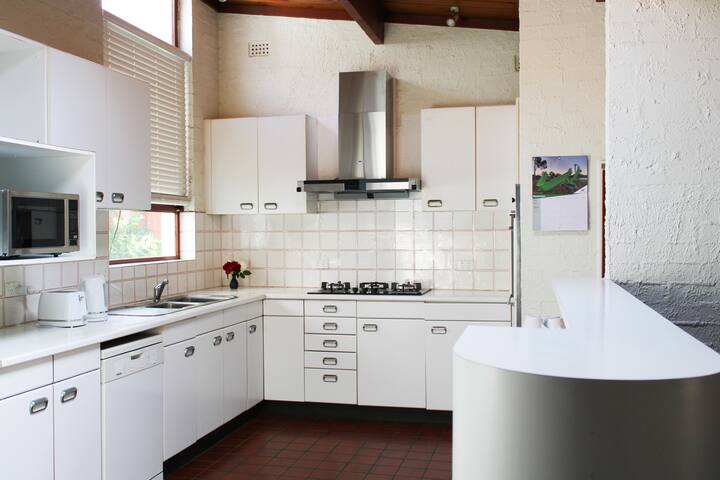 European country style family house with 4BD,4Bath gallery image 3