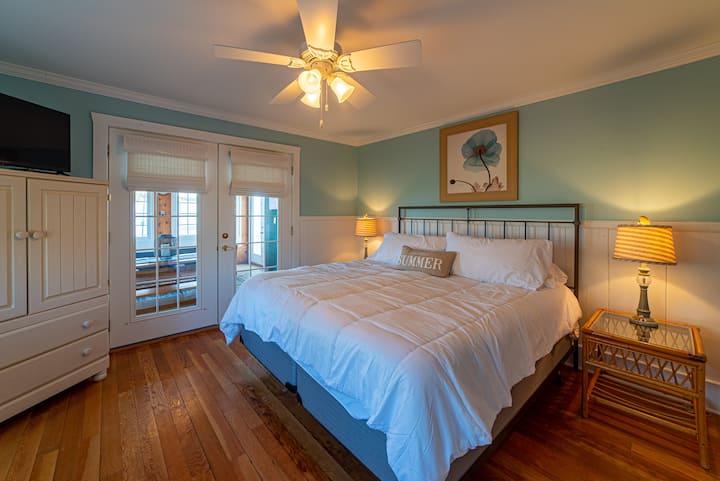 Dormitorio principal con cama tamaño king