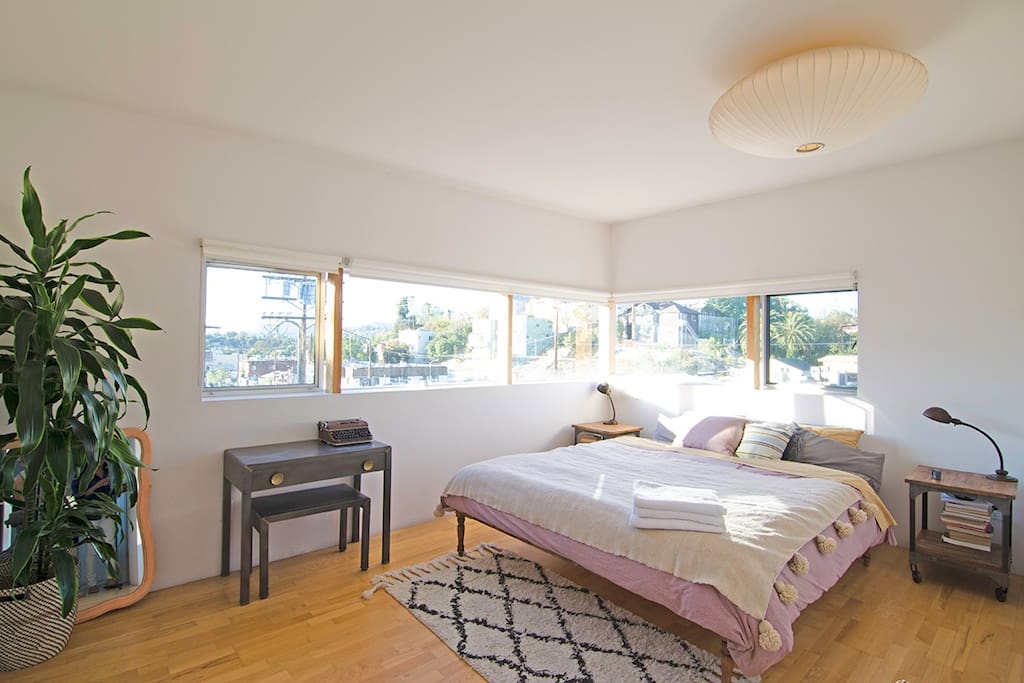 king bed + beautiful views of the city