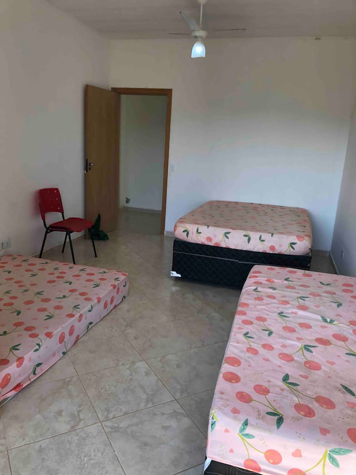 Suita nr. 4: Dy krevate dopio dhe një krevat tek 