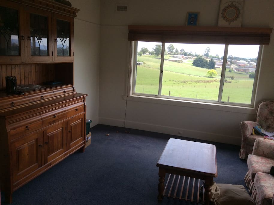 Sitting room with beautiful views across the valley to the outskirts of Drouin.