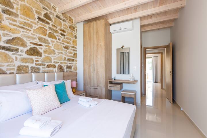 Villa Bonsai, pool, sea view, BBQ, luxury, quiet gallery image 4