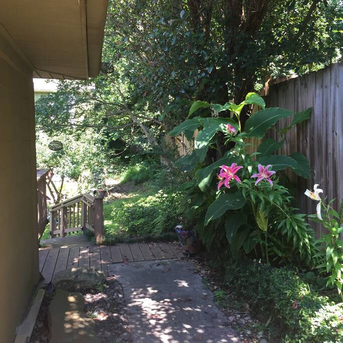 Private entrance off of driveway