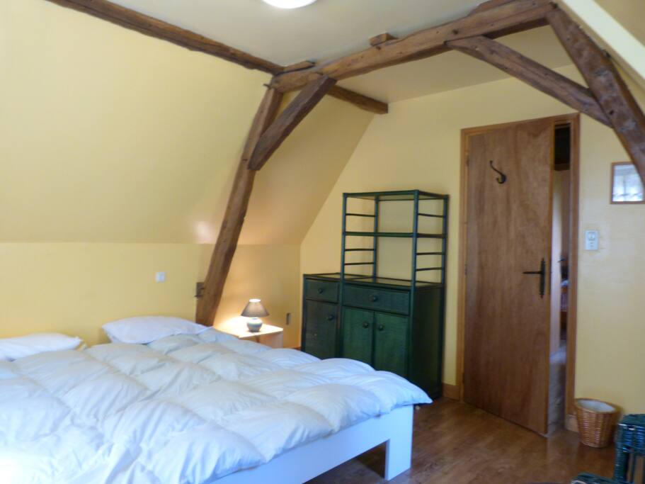 Main bedroom with kingsize bed