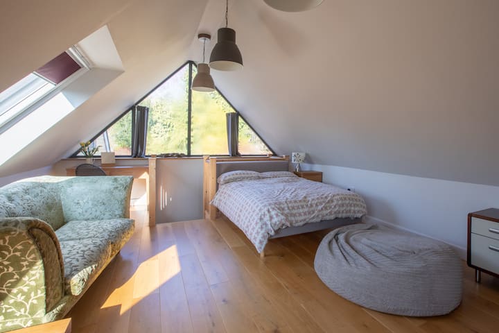 Old Arlesford - contemporary loft with a view