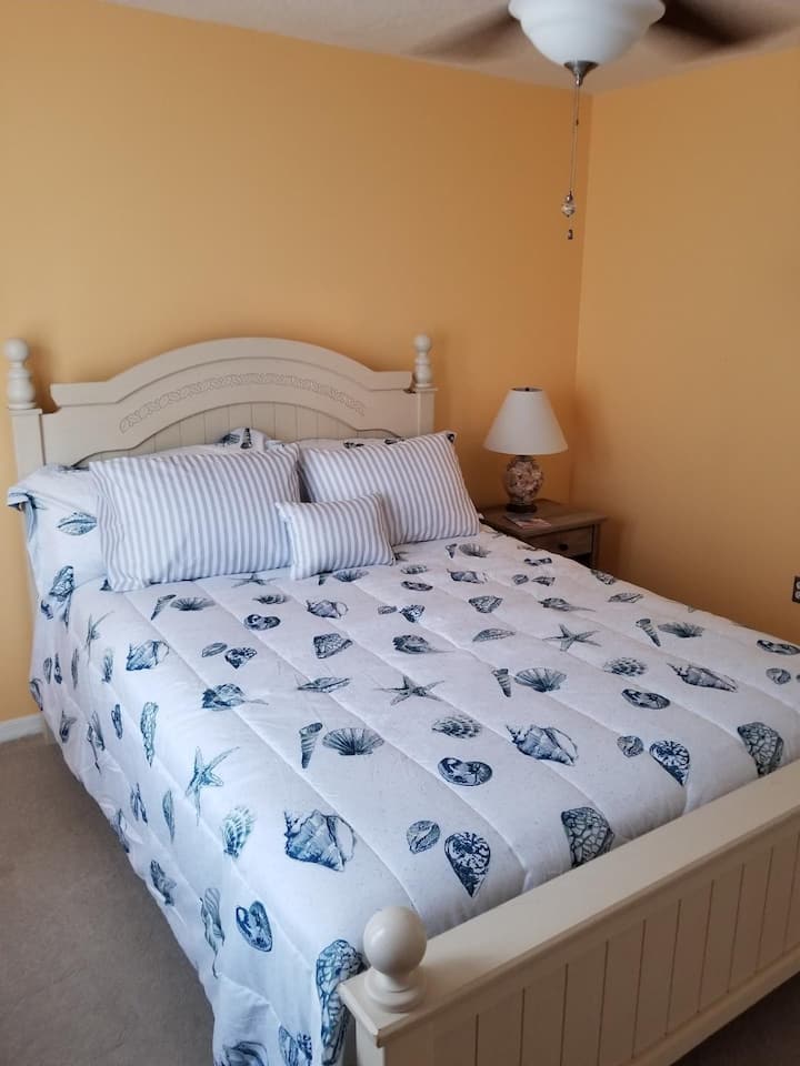 Dormitorio tamaño queen con concha marina