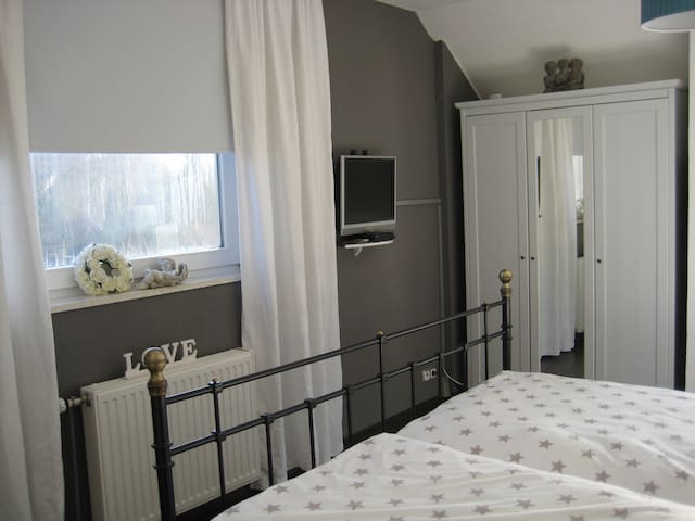 Schöne Unterkunft mit Bad u. Teeküche