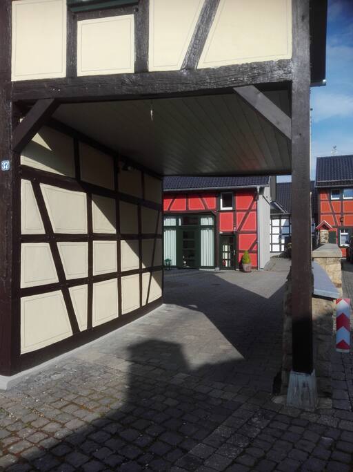 Durchfahrt unter unserem Zihbrunnenhaus in den gemeinsamen Hof