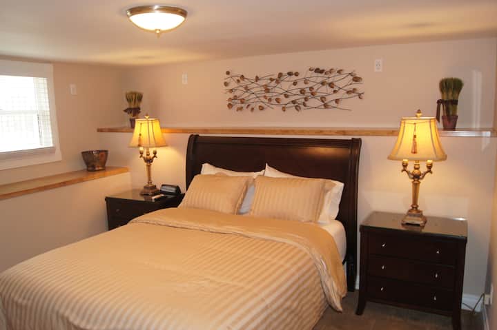 غرفة نوم في الطابق السفلي #2