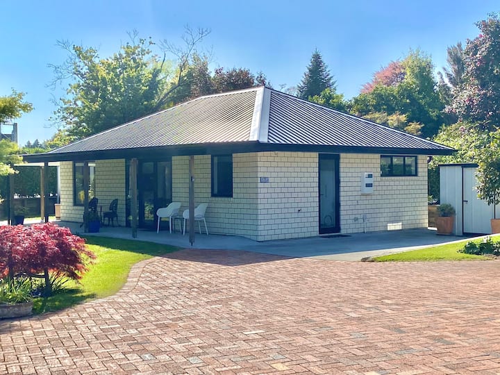 Modern Adventure Getaway Houses for Rent in Rotorua, Bay of Plenty