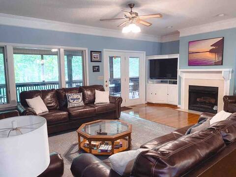 Alvy's Hideaway on Lake Barkley with private dock