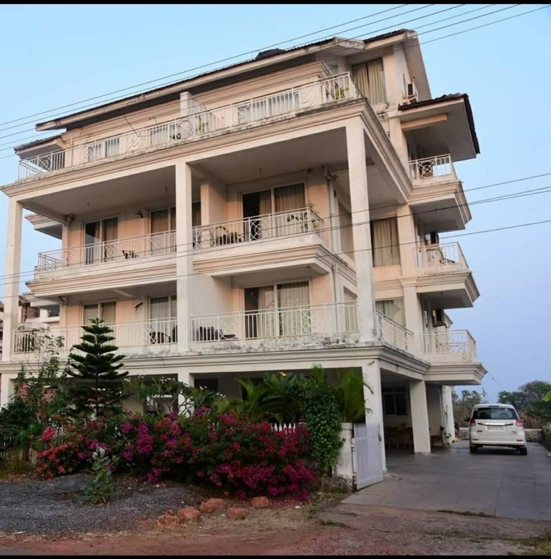 1 Bedroom with Day Room @ Dona Paula 25 smt (203)
