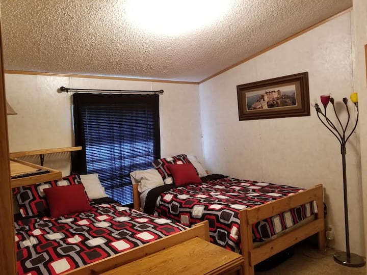 غرفة نوم ثالثة/ 2 سرير كامل الحجم