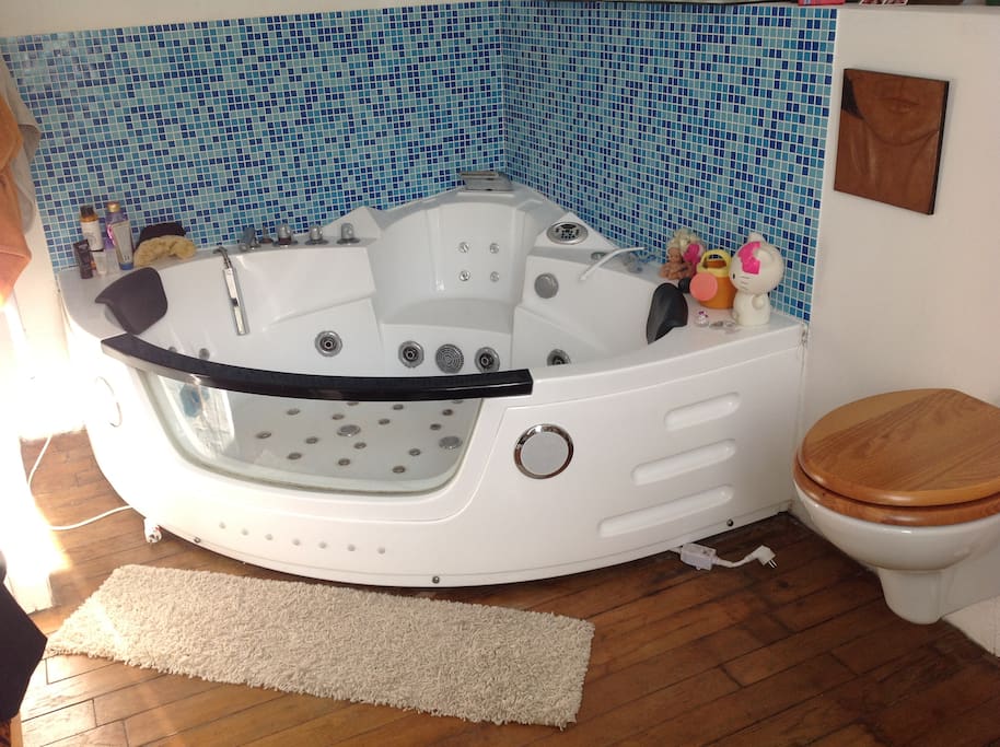 Salle de bain avec Jacuzzi