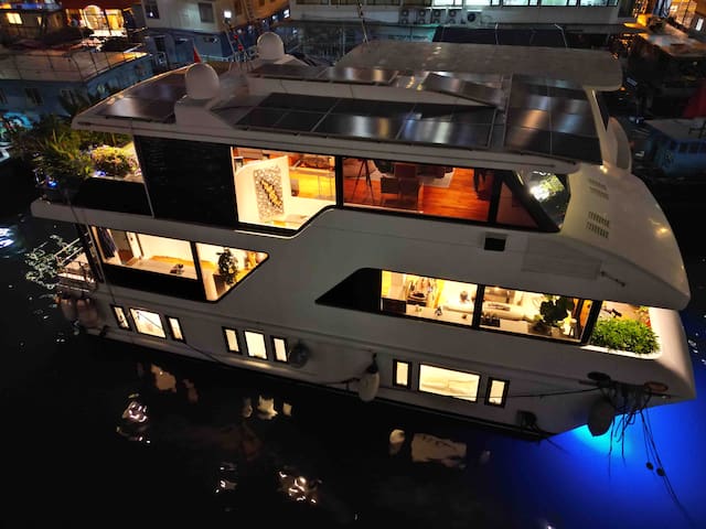 Welcome to the Utopia gallery image 3