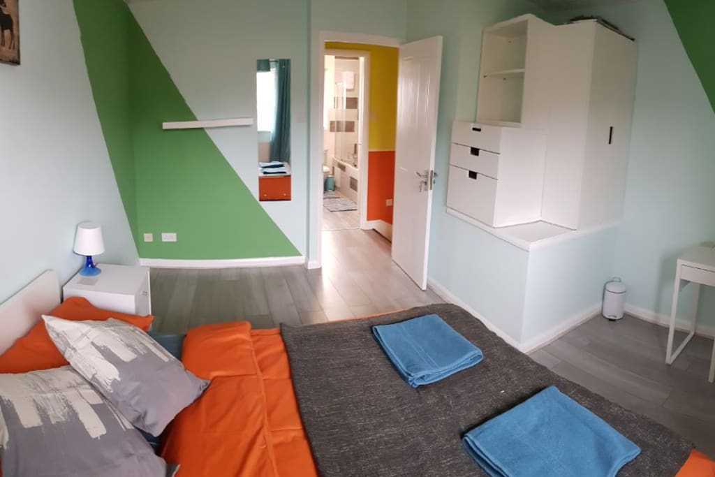 BR1 - Wardrobe, Laminate Floor