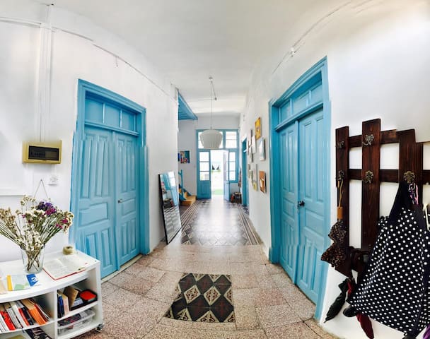 Room in a traditional guesthouse in city centre #1