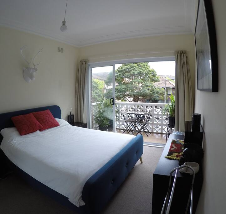 BEDROOM & BALCONY