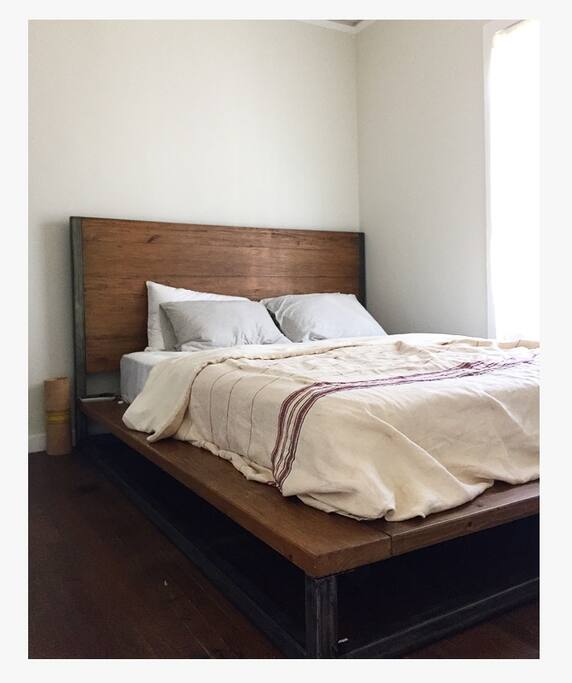 Queen bed with optional queen air mattress
