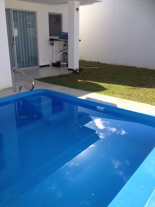 Casa con hermosa piscina privada para el disfrute sin interrupción!
