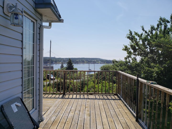 Captain Jacks Hideaway. Close to beaches and Hlfx Vacation homes for