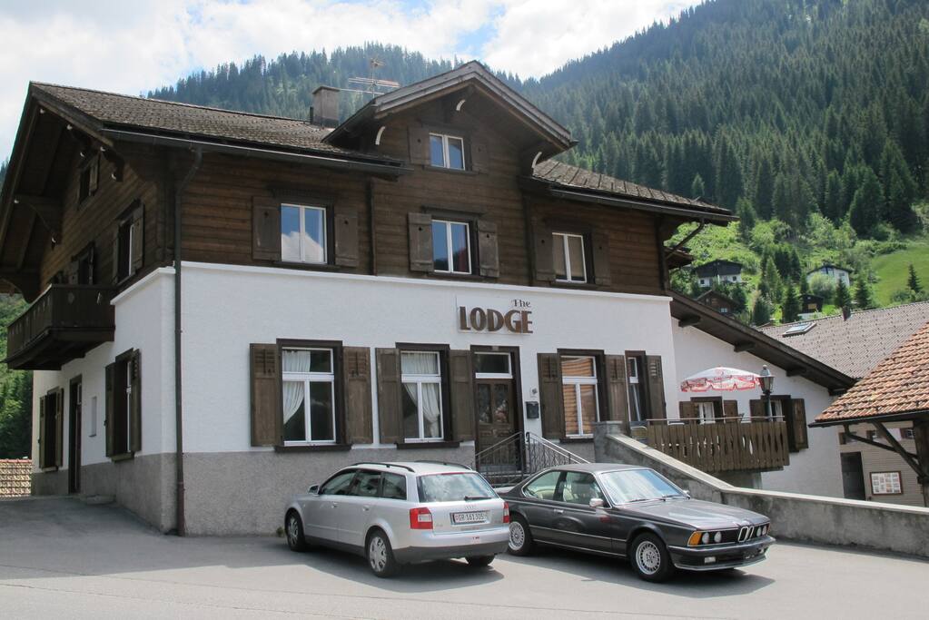 Alpine Summer Chalet, 2mins to lifts & Pool