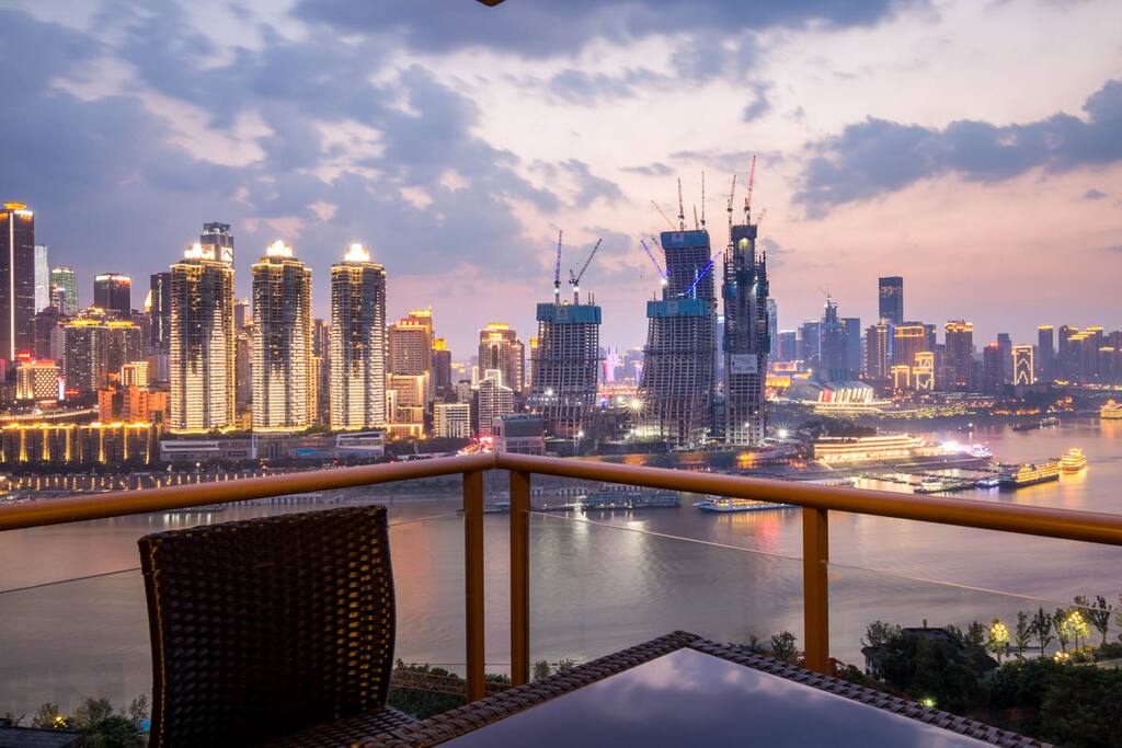 阳台夜景