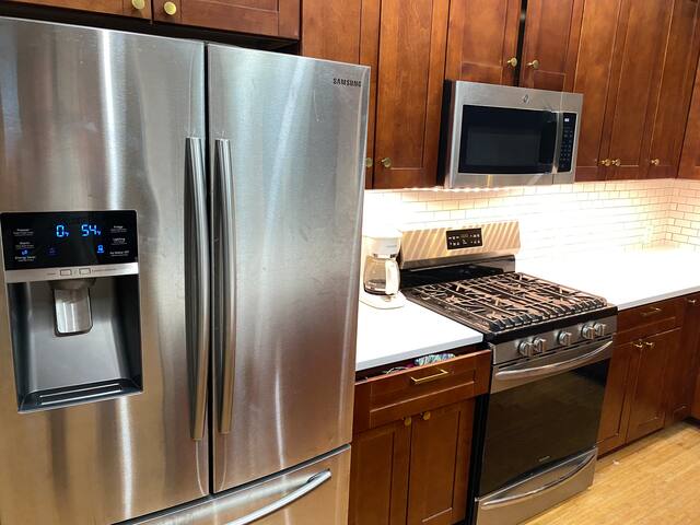 Downtown Central Austin East – HUGE HOUSE gallery image 5