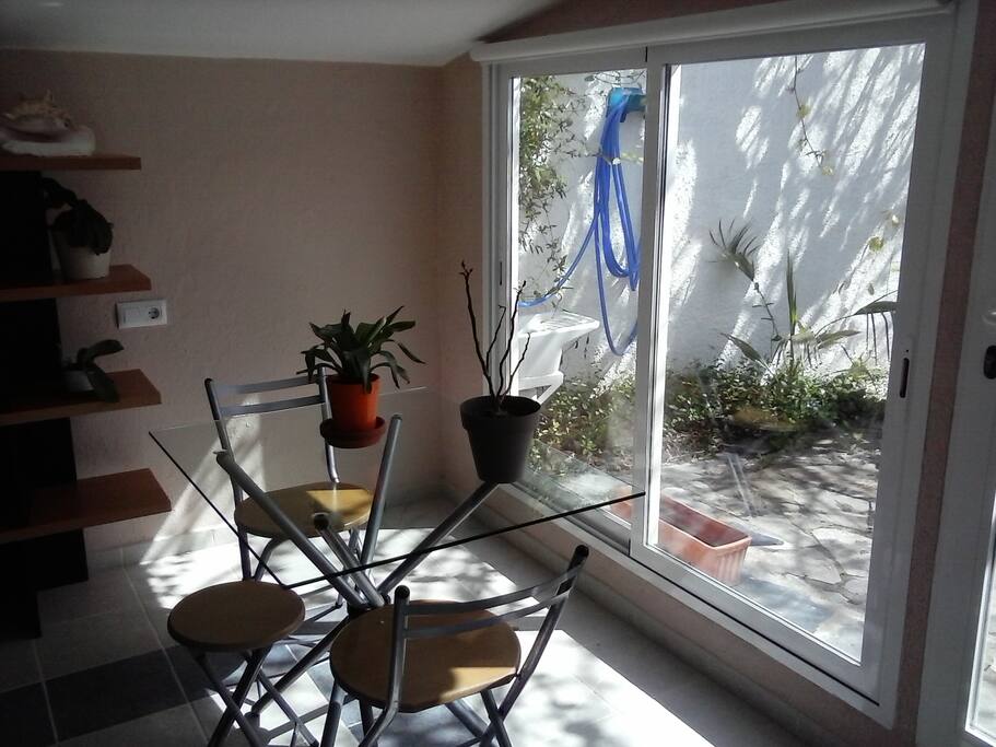 Cuisine/s.a.m. sur le patio