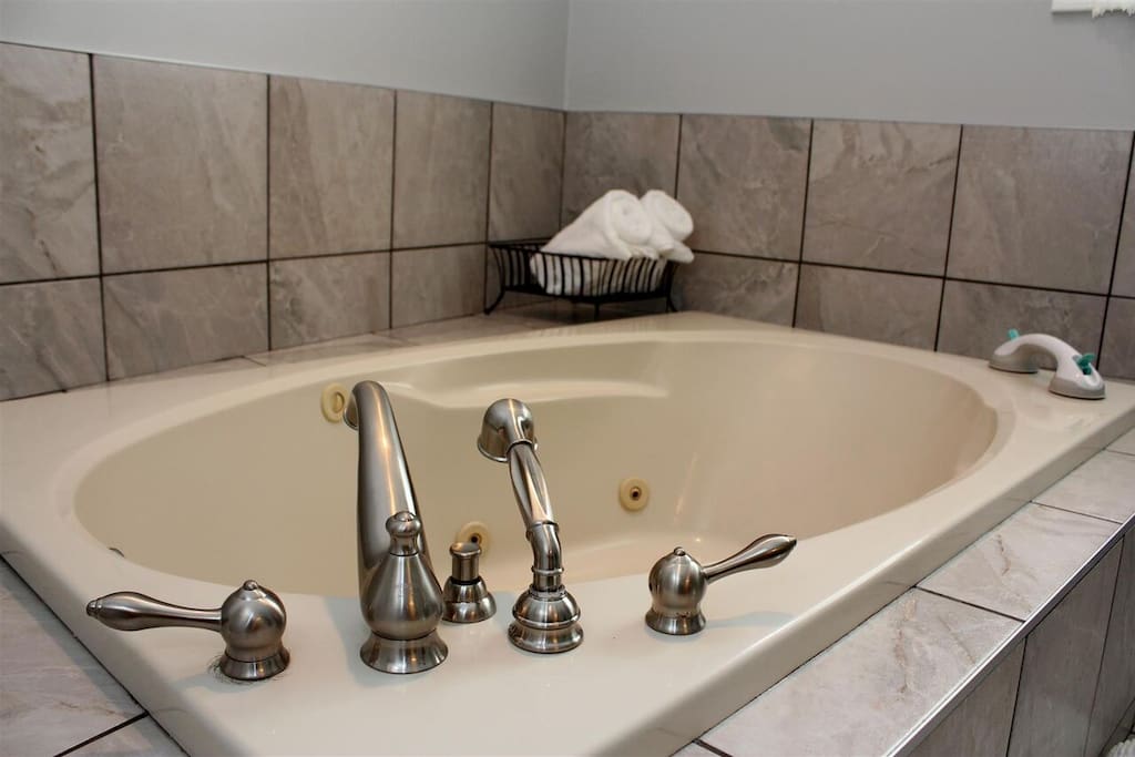 The RELAX room jacuzzi