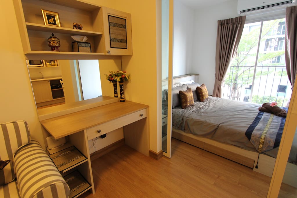 Minimal well-decorated room with Thai-style decorative stuff.