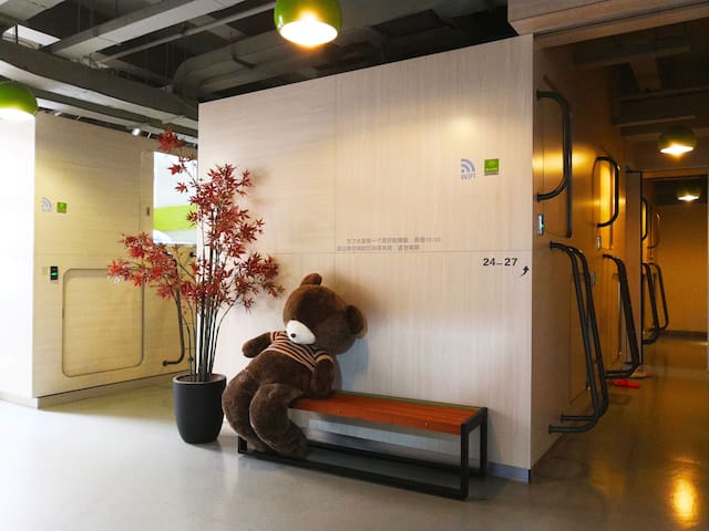 深圳/福田口岸/罗湖口岸/皇岗口岸/华强北/深圳北站/栖游青年旅馆栖游青年旅馆 太空舱胶囊公寓